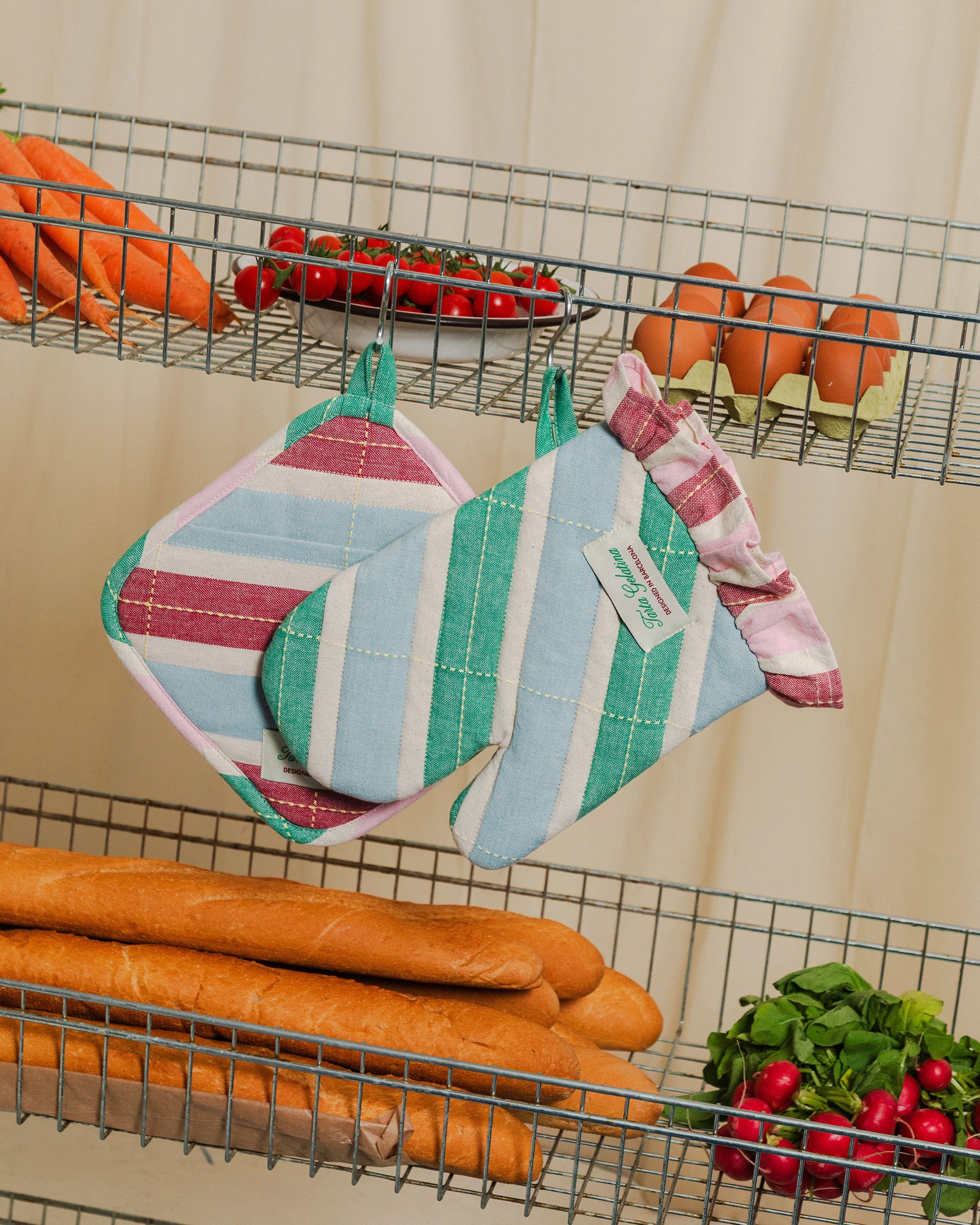 Gestreiftes Ofenhandschuh- und Topflappen-Set